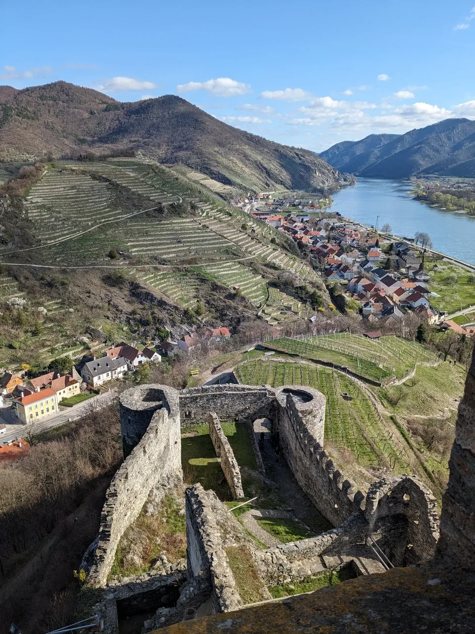 Panorama of Ruin Hinterhaus with Spitz, Danube and Tausendeimerberg.