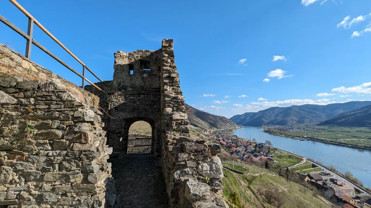 Dilapidated walls of Ruine Hinterhaus