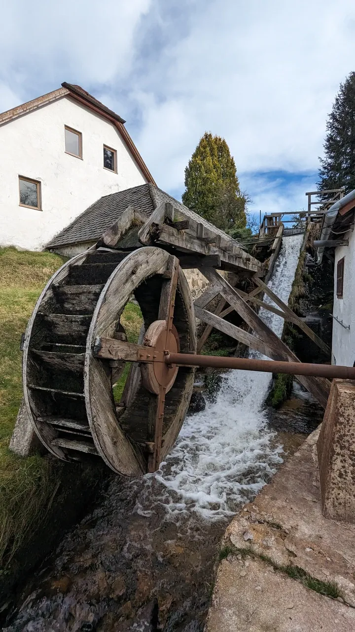 Altes Water wheel of Perndlschmiede.